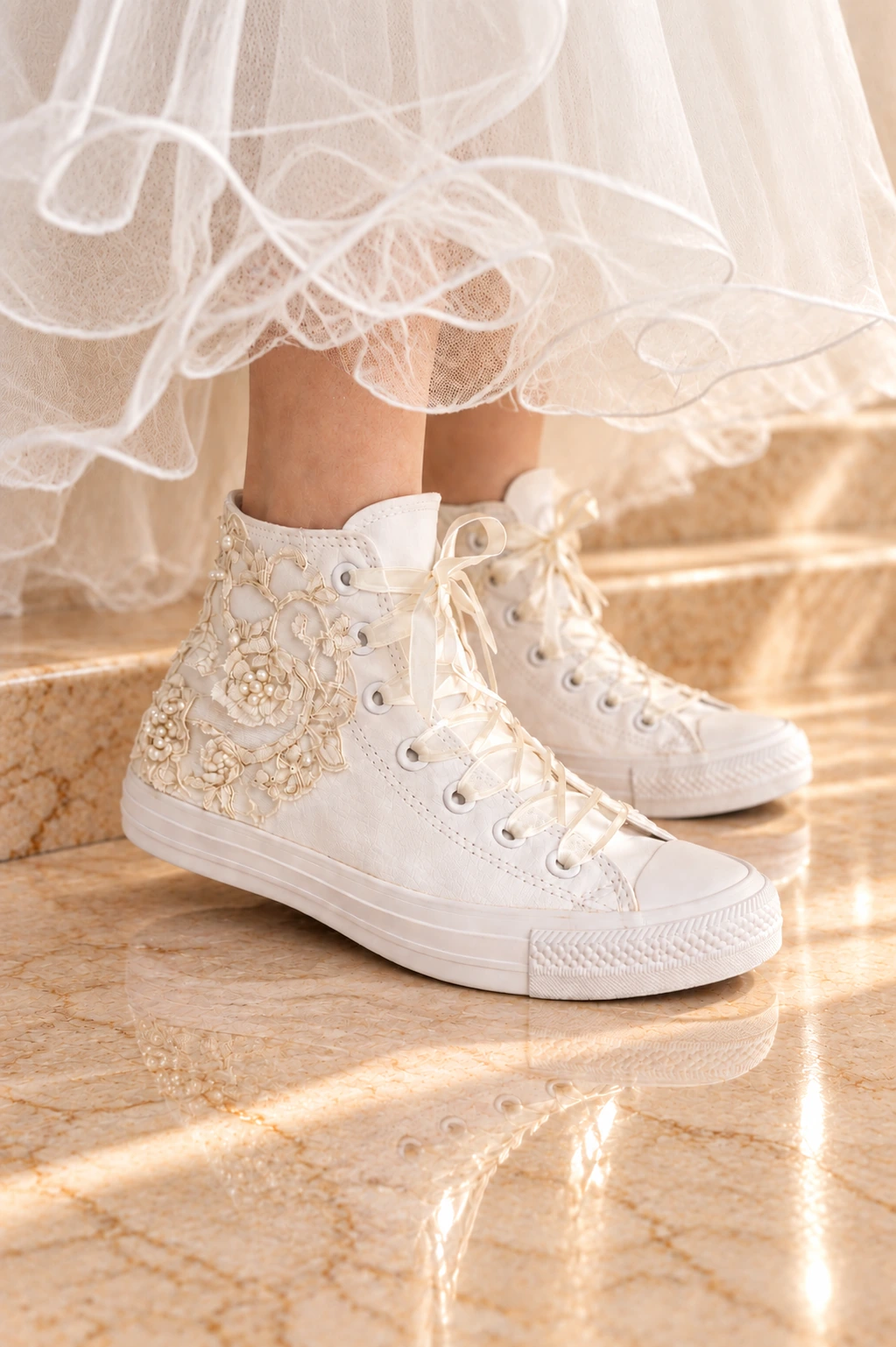Νυφικά sneakers Converse High Top με ivory γαλλική δαντέλα