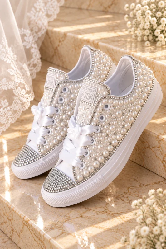 Νυφικά παπούτσια Converse με πέρλες και στρας